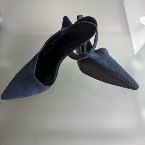 Gorgeous slimmer slingback stiletto in size 10, unique aqua turquoise color - Picture 2 of 5